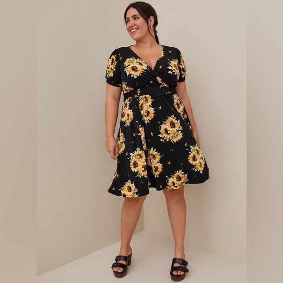 torrid Dresses & Skirts - Torrid Black Sunflower Dress Size 6 (6X)